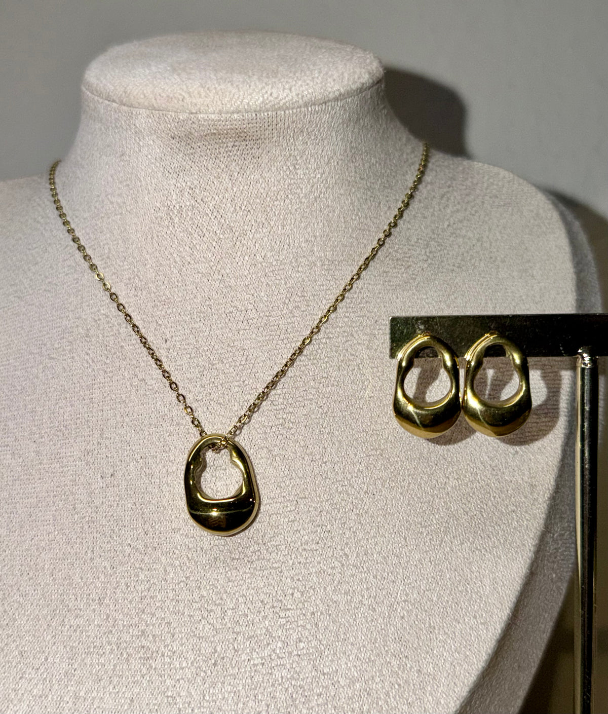 Juego óvalo dorado